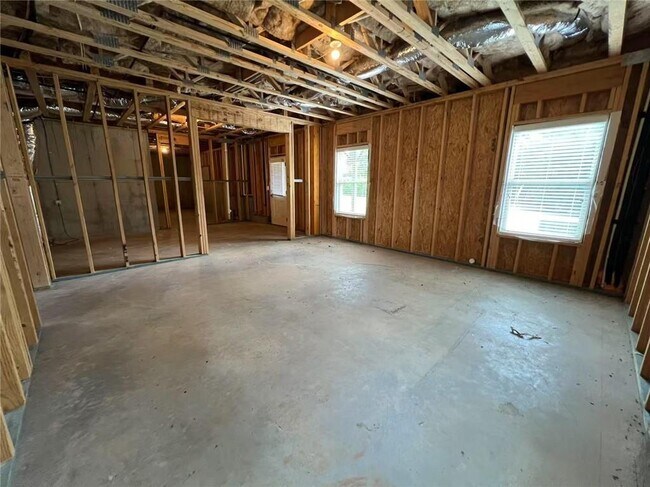 Building Photo - 5950 Meyers Pk