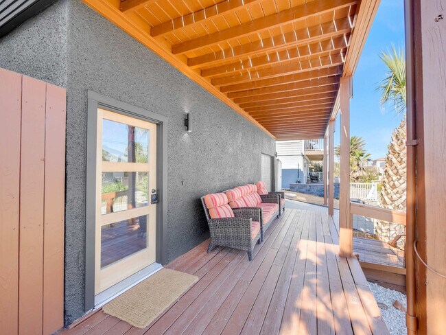 Building Photo - 5537 Pelican Way