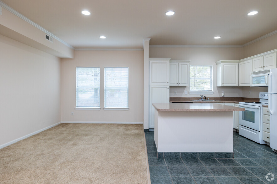 1BR, 1BA - 1,094SF - Dining Room - Tuckaway at Briarwood