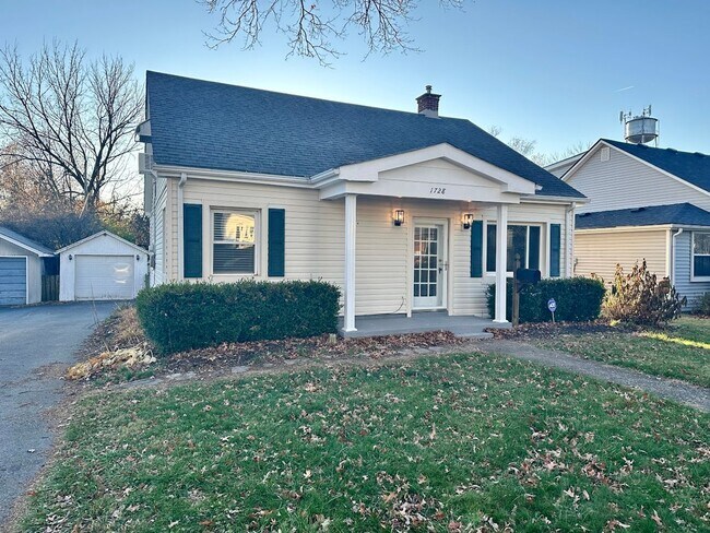 Building Photo - COMING SOON! Nice 2 BR House with Bonus Lo...