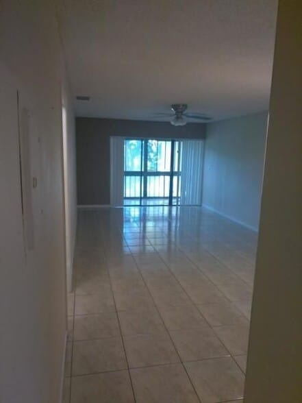 Building Photo - 5975 Forest Hill Blvd