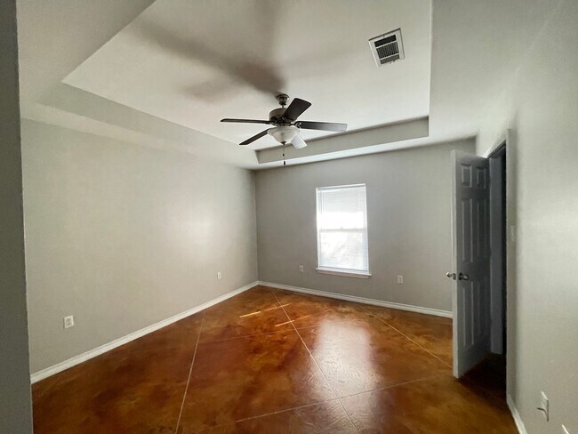Building Photo - 13302 Moss Point Dr