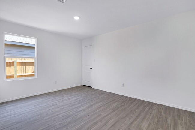 Building Photo - ***APPLICATION CURRENTLY UNDER REVIEW***MO...