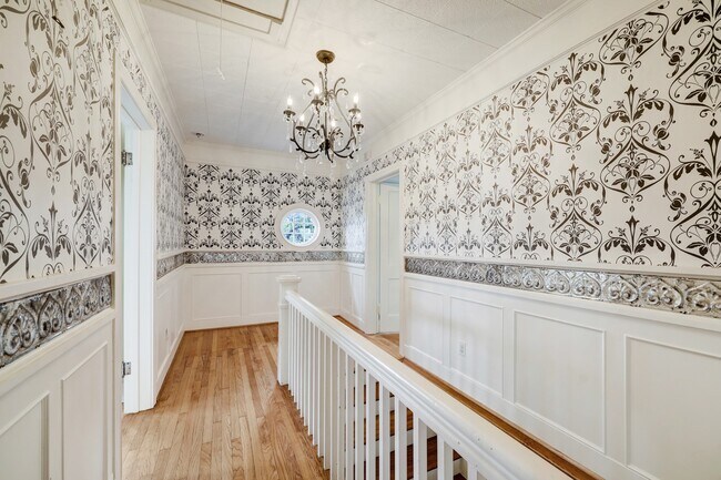 Building Photo - 1950 Lexington St