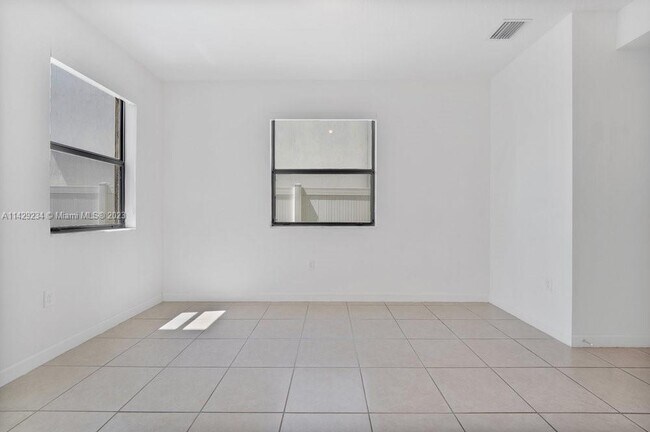 Building Photo - 11036 W 35th Way