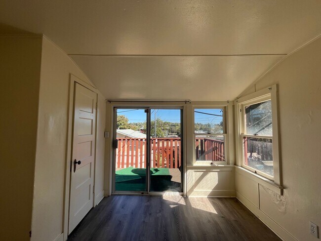 Building Photo - 1434