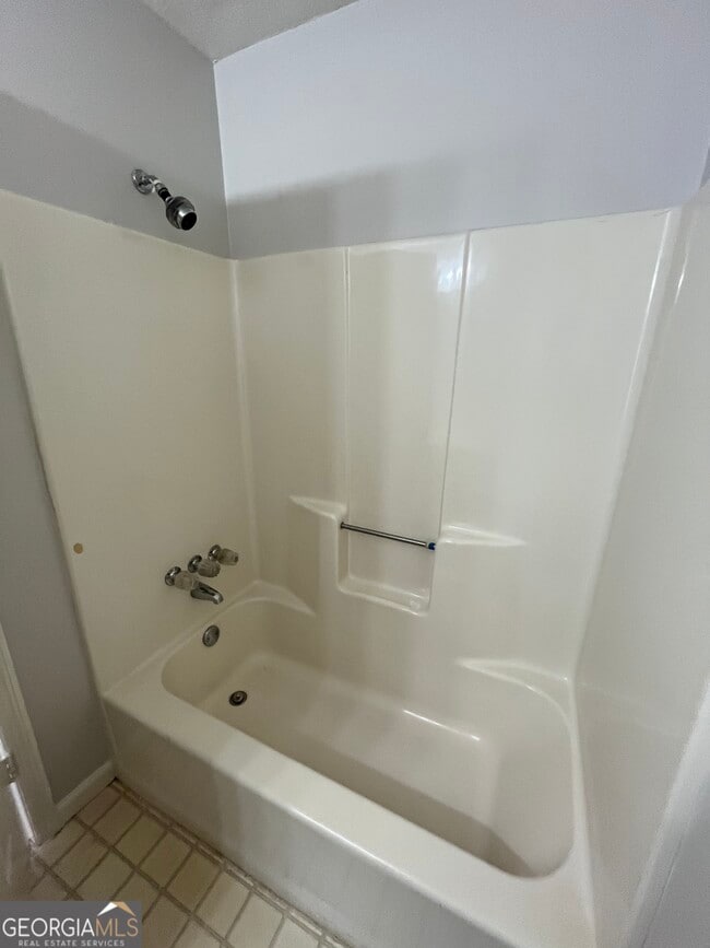 Building Photo - 3461 Kingswood Run