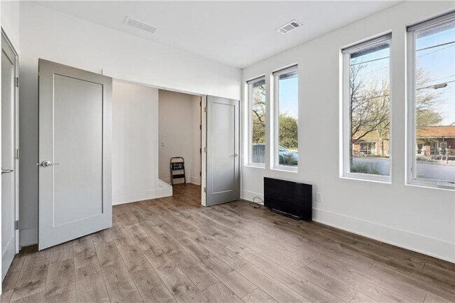 Building Photo - 1207 Chelsea Cir NW