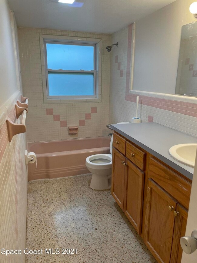 Building Photo - 296 Woodland Dr