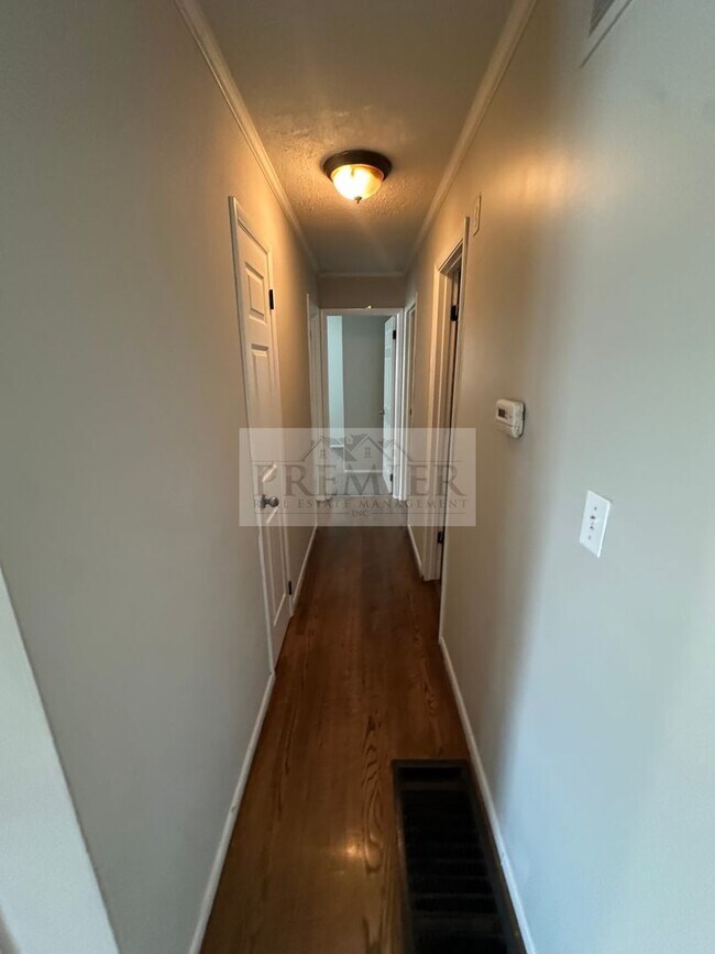 Building Photo - 730 N Aztec Dr