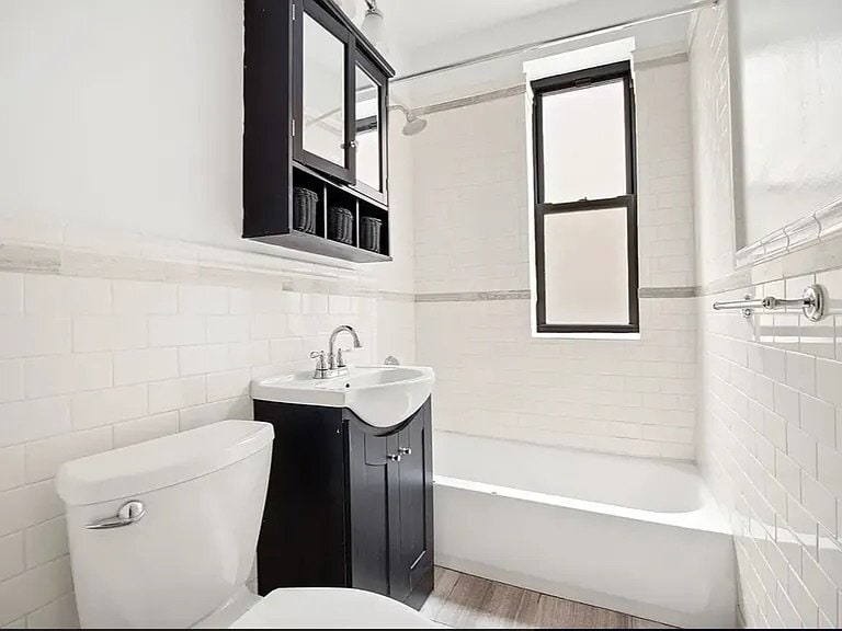 Building Photo - 66 St Nicholas Pl