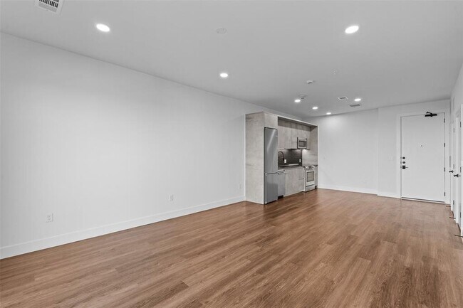 Building Photo - 4315 S Congress Ave