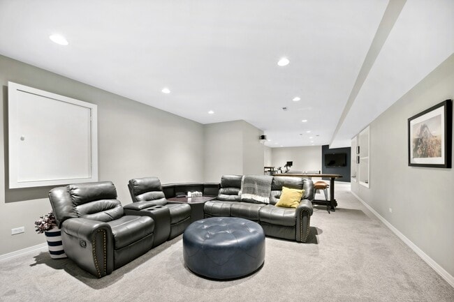 Building Photo - 3146 Valcour Dr
