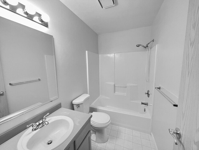 Building Photo - Privacy!
