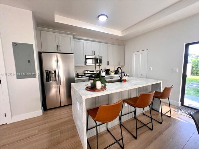 Building Photo - 8753 SW 34th St