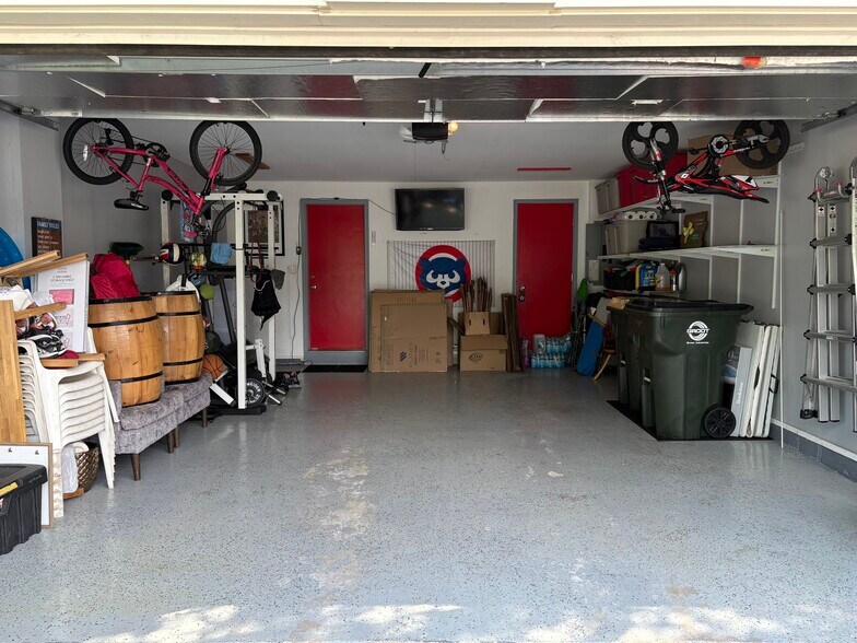 2 car garage - 536 W Kristina Ln