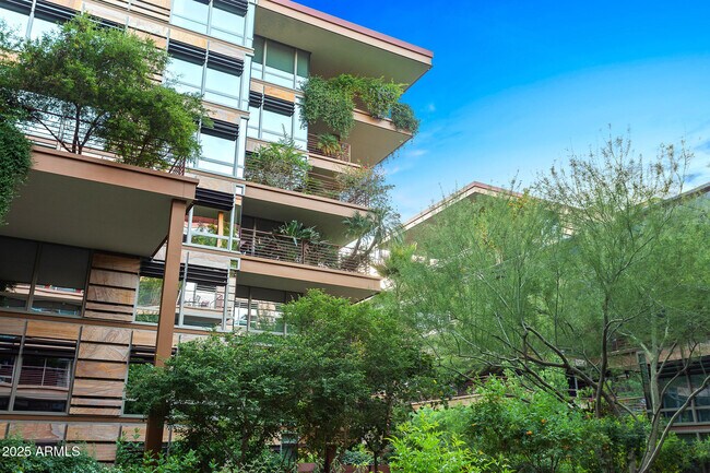 Building Photo - 7167 E Rancho Vista Dr