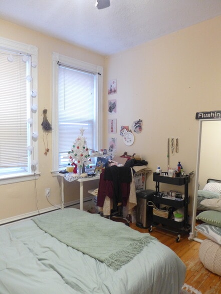 Building Photo - 828 Parker St