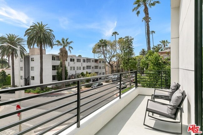 Building Photo - 1236 N Spaulding Ave