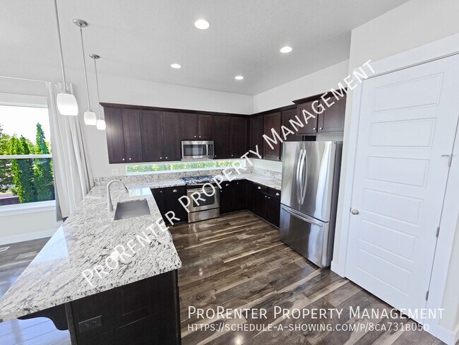 Building Photo - 1308 E Maple Way