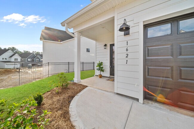 Building Photo - 1621 Spring Berry Ln
