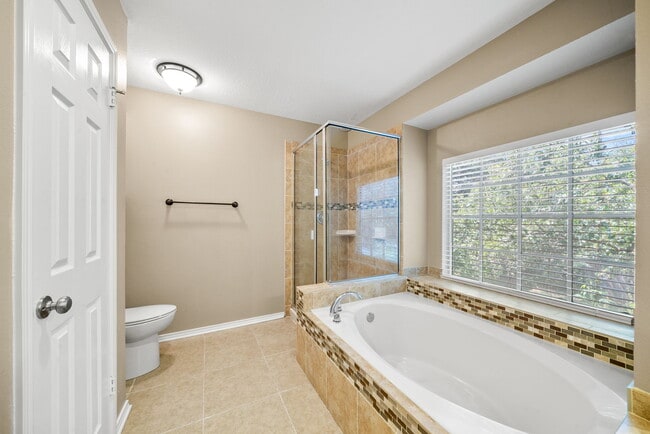 Building Photo - Spacious 4-Bed Home with Island Kitchen, Fireplace & Fenced Yard in San Antonio – 2,143 Sq Ft