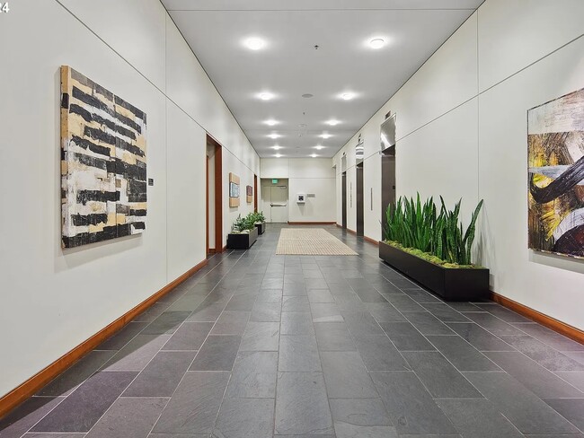 Building Photo - 841 S Gaines St