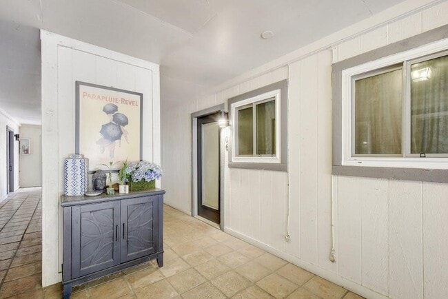 Building Photo - 1111 W 10th St