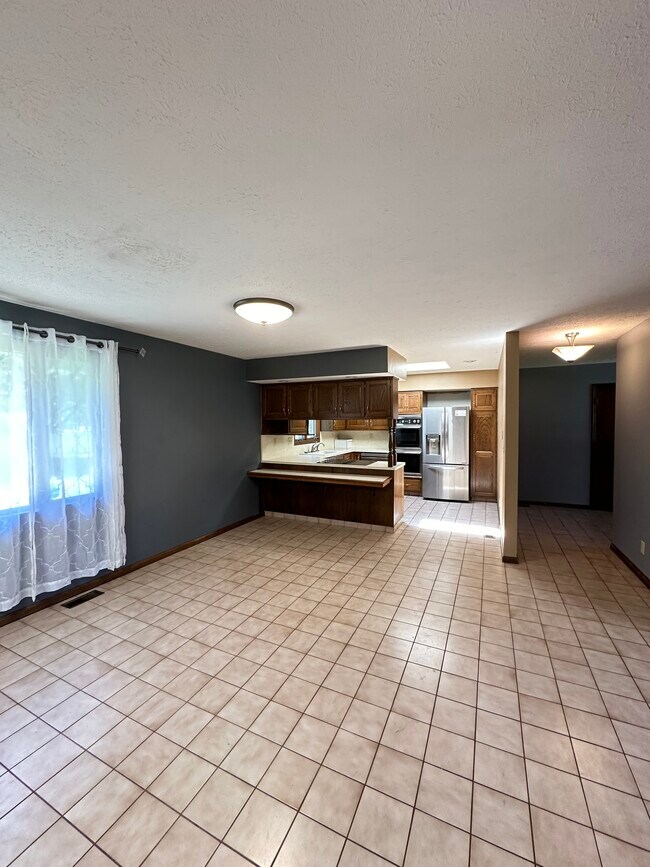 Building Photo - Deer Trail
