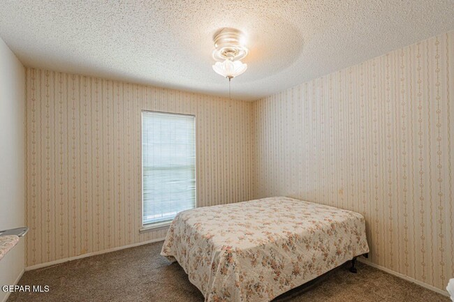 Building Photo - 2425 Anise Dr