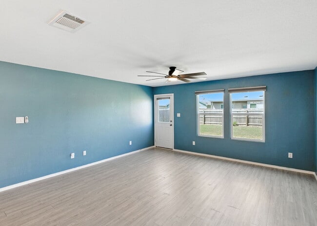 Building Photo - "Charming 3-Bed, 2-Bath Retreat in New Bra...