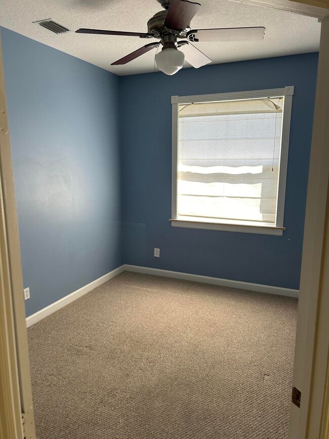 Building Photo - 433 Gardendale Cir SE