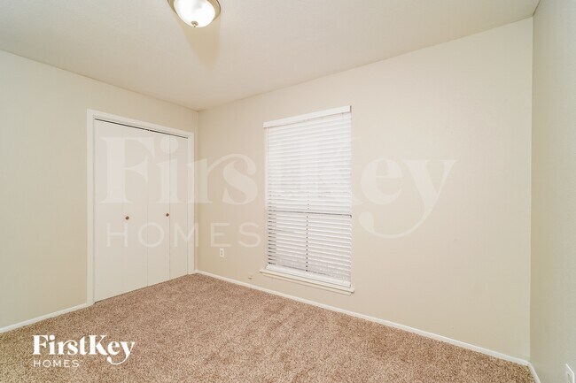 Building Photo - 1702 Jay Schellman St