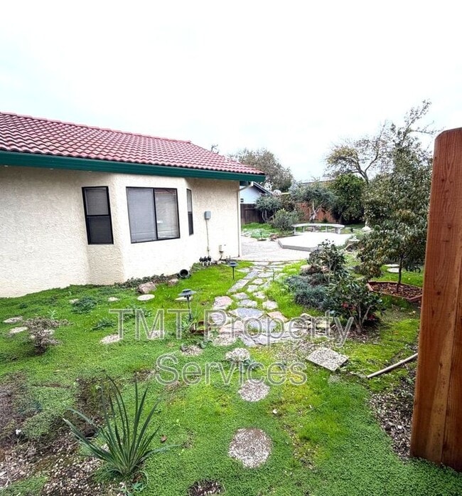 Building Photo - 2 Polvadera Ct