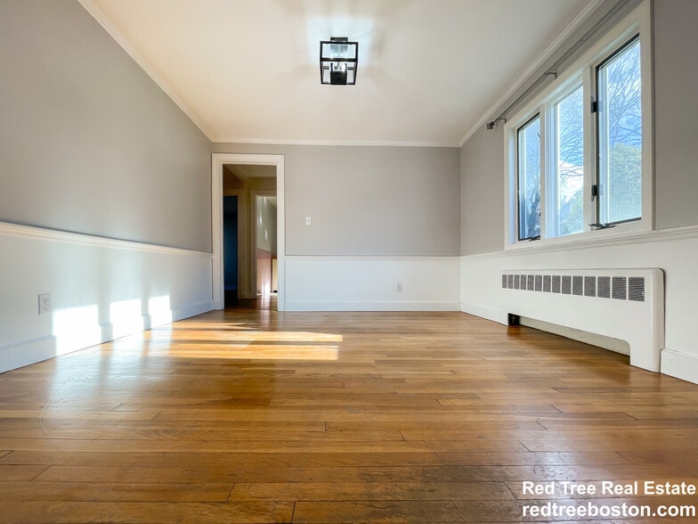 Building Photo - 14 Caltha Rd