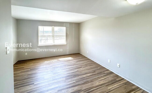 Building Photo - 1512 11th Ave N