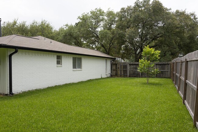 Building Photo - 1204 Osborne Dr