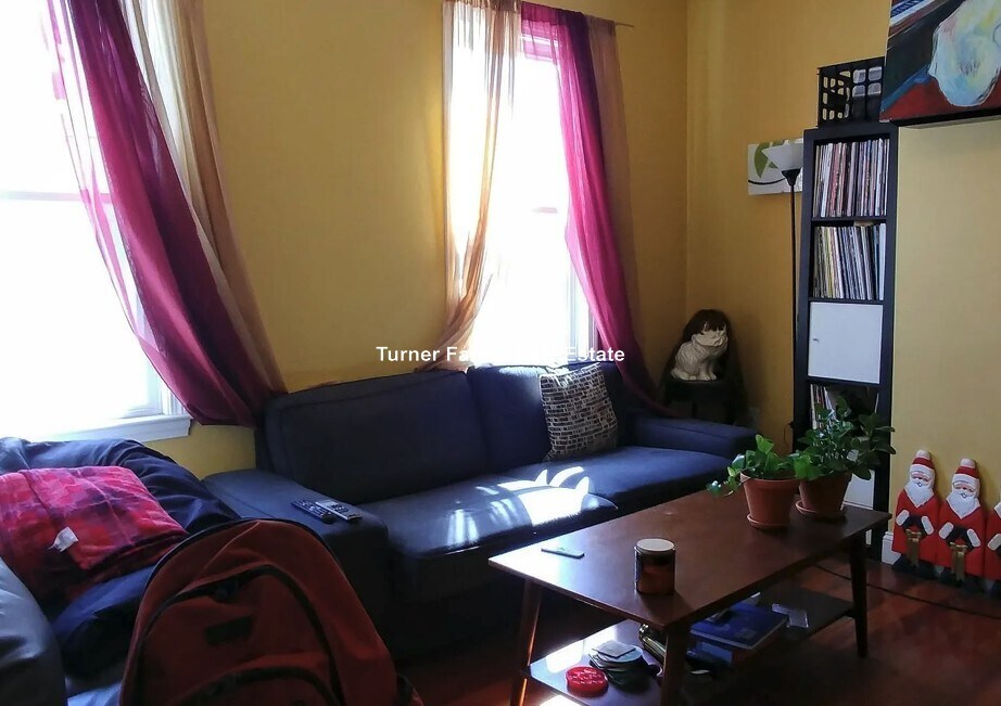 Building Photo - 84 Line St