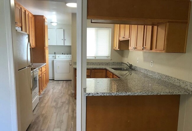 Building Photo - CAMPBELL - REMODELED DUPLEX with garage gr...