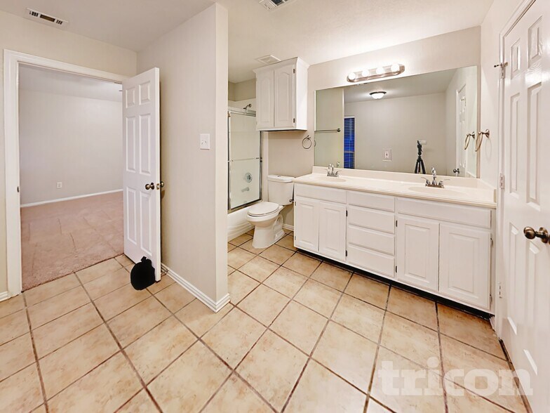 Building Photo - 836 Greenridge Dr