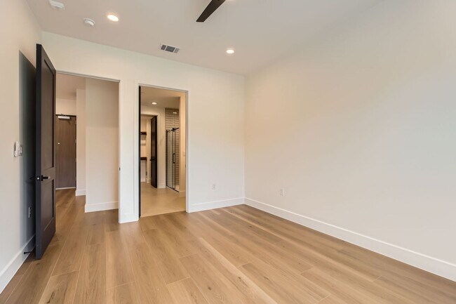 Building Photo - 10899 S Hausman, Unit 201