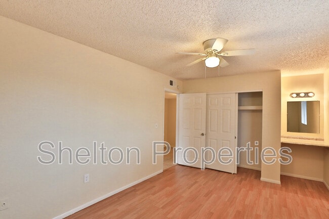 Building Photo - 860 E Brown Rd