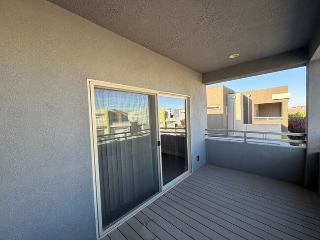 Building Photo - 3 Bedroom Townhome Near Juan Tabo Blvd SE & Four Hills!