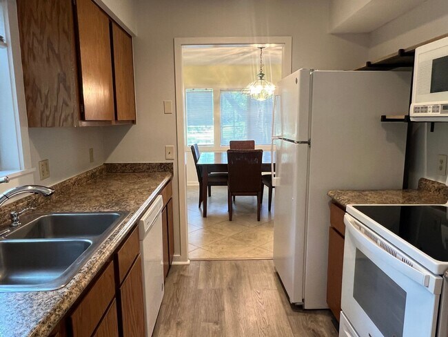 Building Photo - Half Off First Full Month's Rent! Unfurnis...