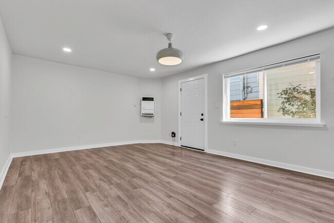 Building Photo - 1423 11th St