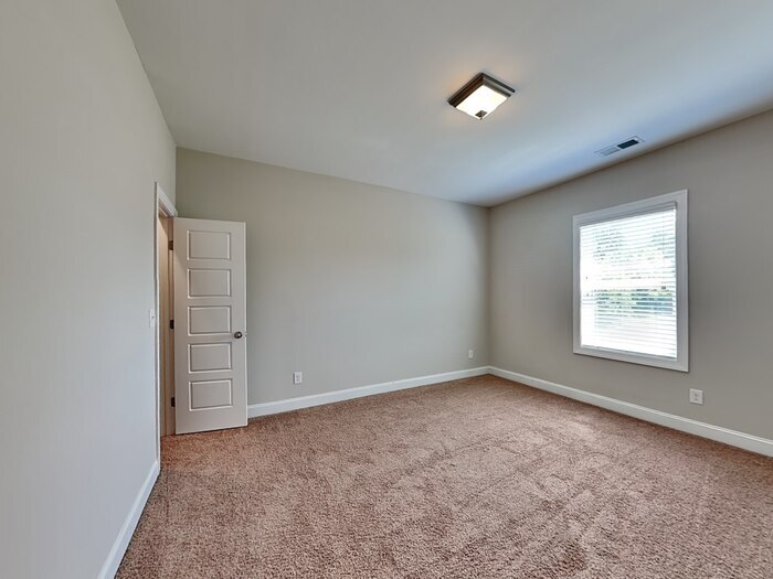 Building Photo - 6321 Silver Creek Ln