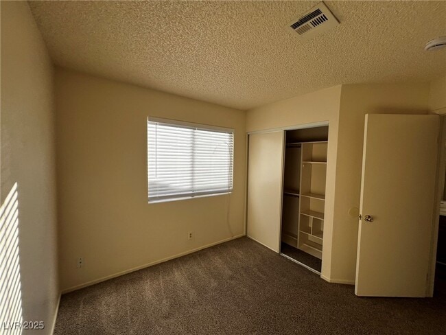 Building Photo - 634 Freeburg Pl