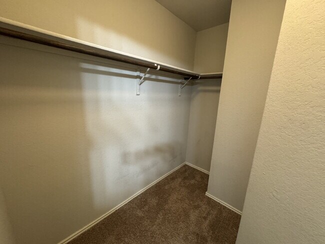 Building Photo - Three bed two bath two car garage in Cotto...