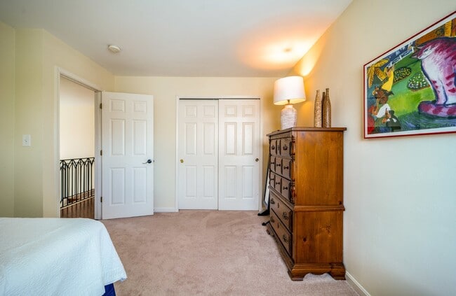 Building Photo - Stunningly Updated Home in Evergreen Meado...