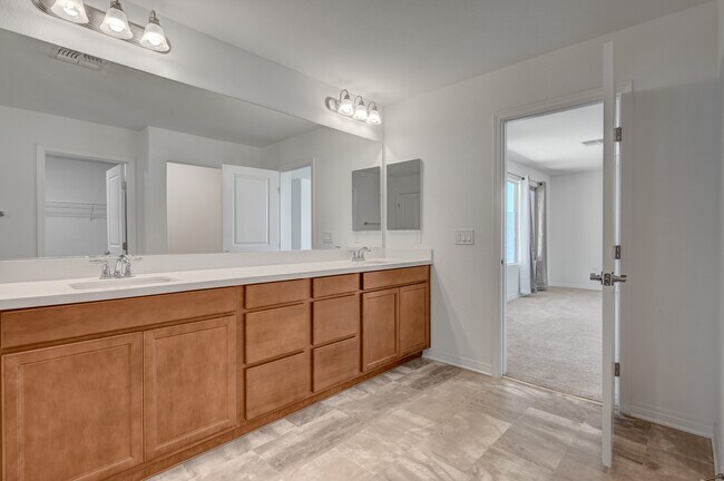 Building Photo - 630 Great River Ave